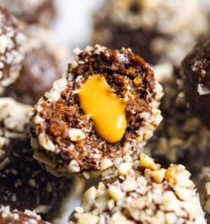 Vegan "Snickers" protein balls