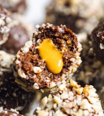 Vegan "Snickers" protein balls