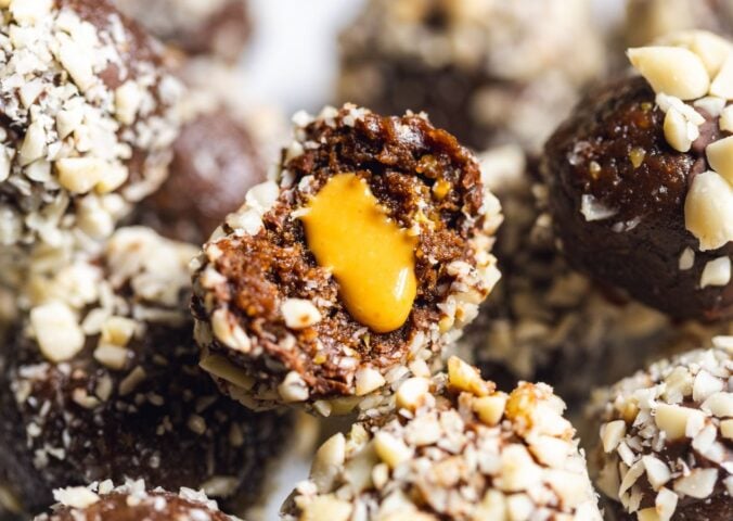 Vegan "Snickers" protein balls