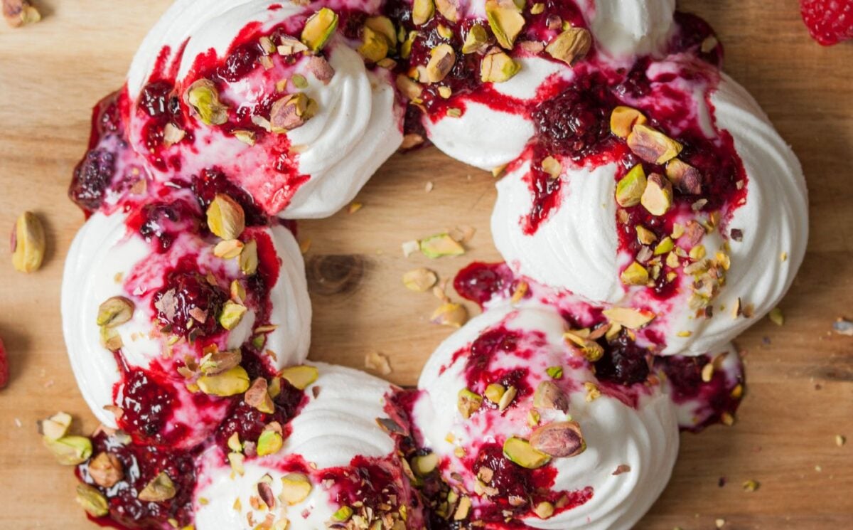 a vegan 5-ingredient Christmas pavlova wreath for vegan recipes to serve at your Christmas party