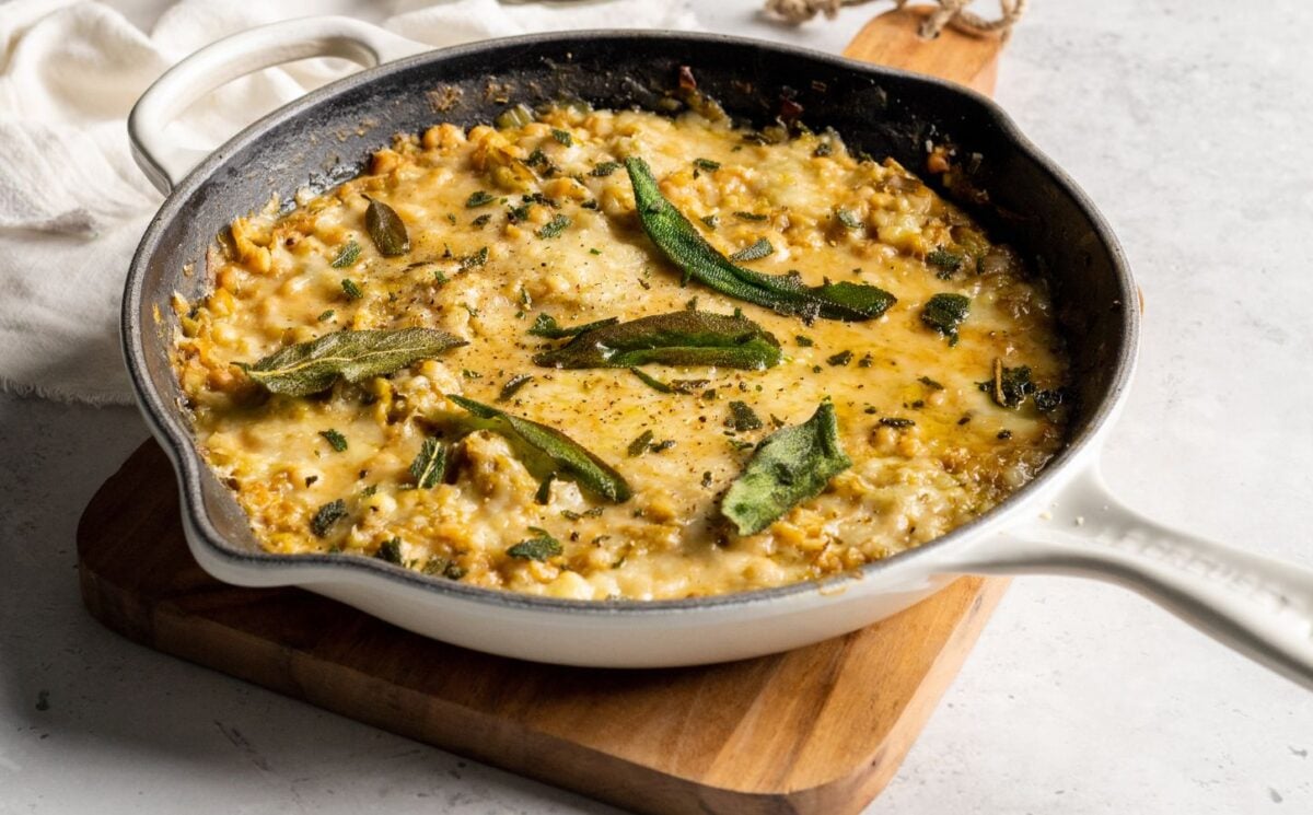 vegan cheesy haricot beans and leeks skillet made with vegan cheese