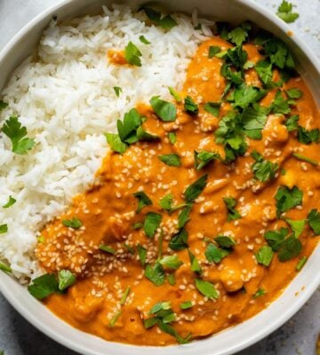 A bowl of butter chickpea curry, an easy Veganuary recipe