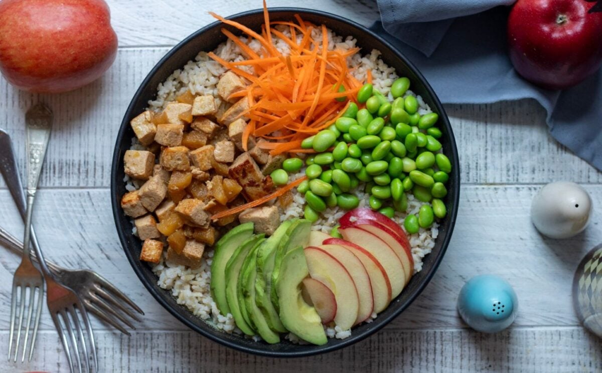 An apple and tofu bowl, an easy Veganuary recipe