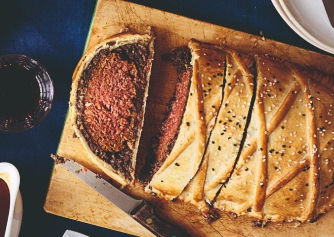 vegan centerpieces to serve at your Christmas dinner, vegan beef wellington