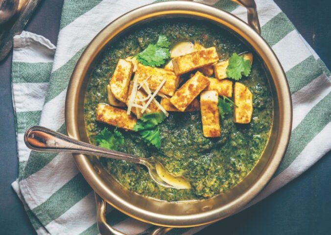 A creamy vegan spinach curry with crispy tofu