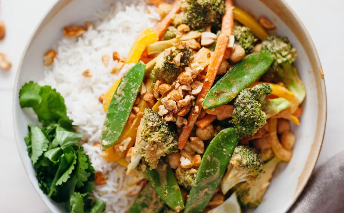 a picture of a vegan 15-minute peanut butter stir fry 