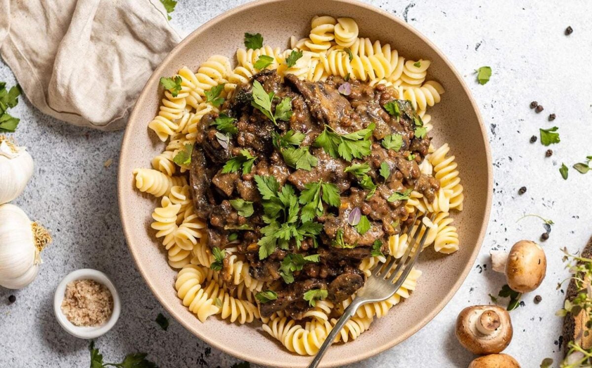  quick and easy vegan lentil recipes, a lentil stroganoff served with pasta
