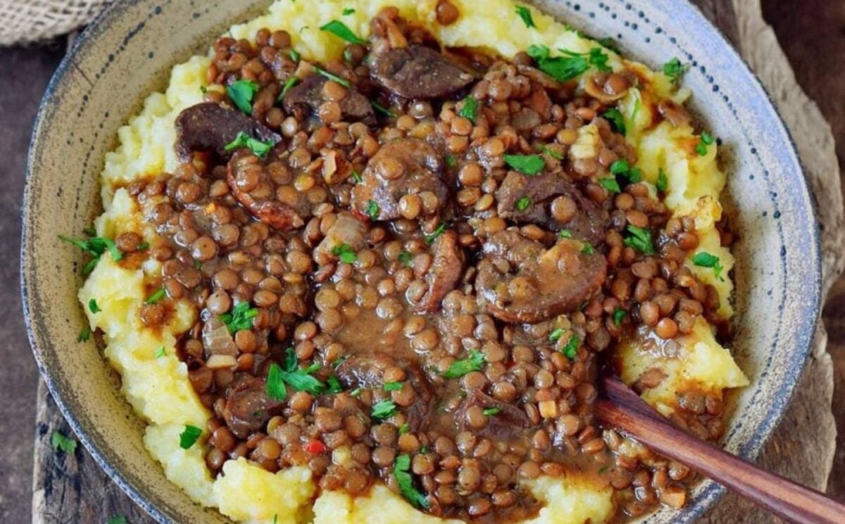 quick and easy vegan lentil recipes like this lentil stew and mashed potatoes