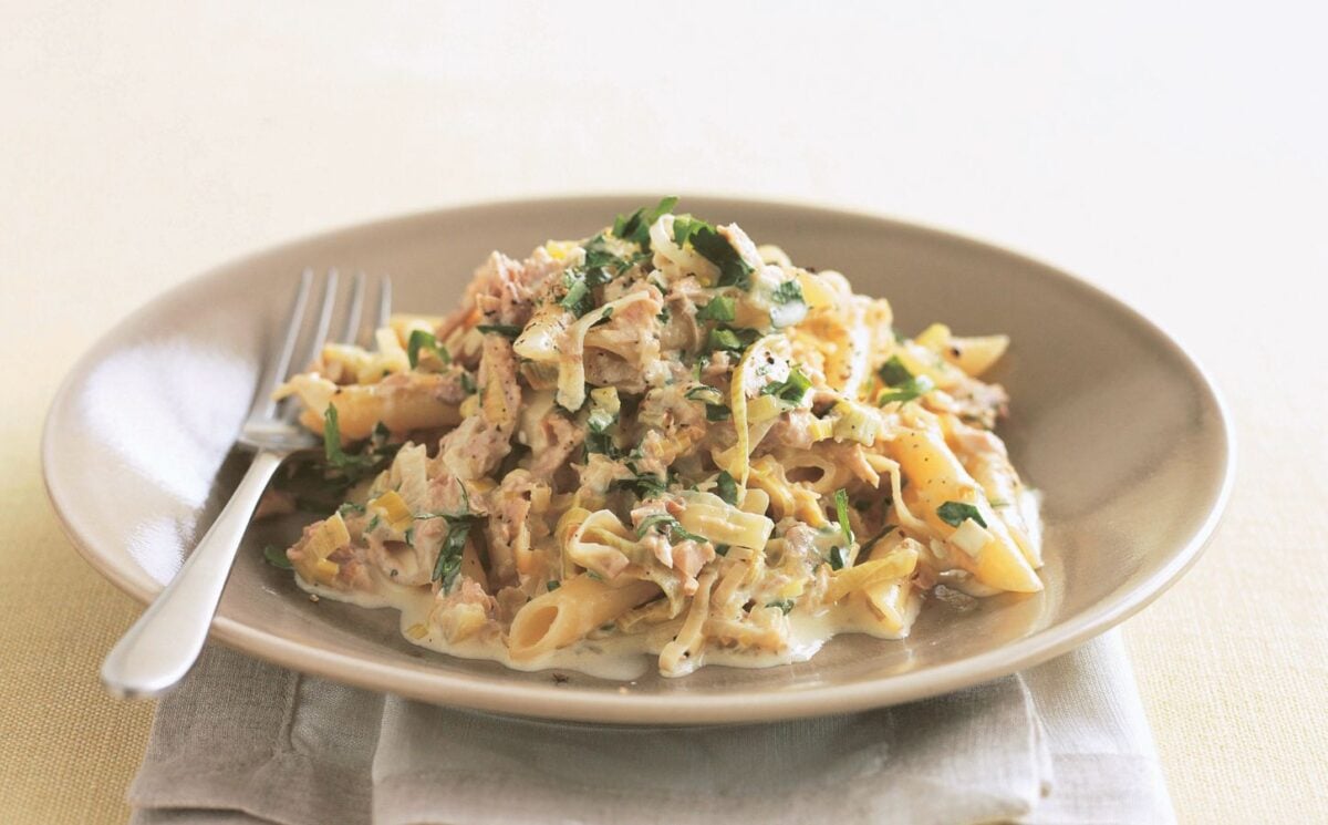 a bowl of vegan creamy tuna and leek pasta for vegan lunches to make when working from home