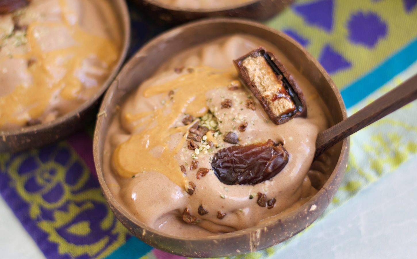 A dairy-free vegan 'Snickers' smoothie bowl