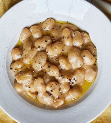 a bowl of cacio e pepe-style butterbeans