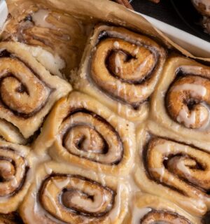 a baking dish full of vegan chai spiced cinnamon rolls