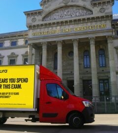 Heura's campaign van outside the Barcelona Faculty of Medicine