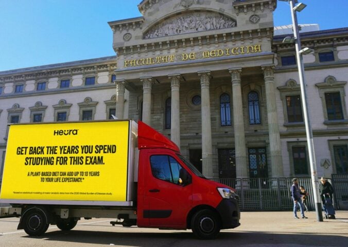 Heura's campaign van outside the Barcelona Faculty of Medicine