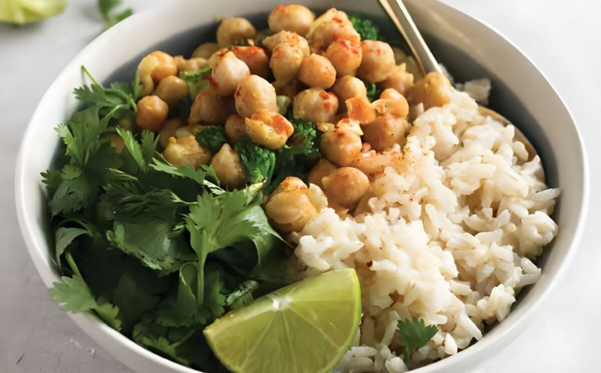 high protein chickpea curry recipes like this vegan chickpea-coconut curry bowl