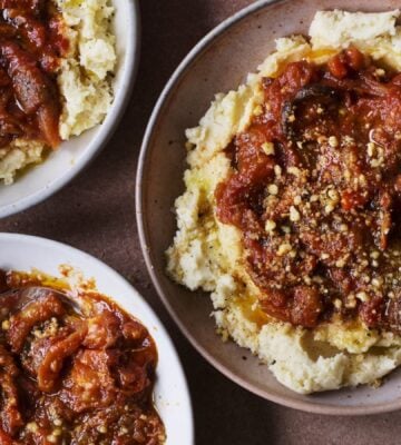 rainy day vegan dinner ideas, 10 recipes including this pulled aubergine and hummus mash dish