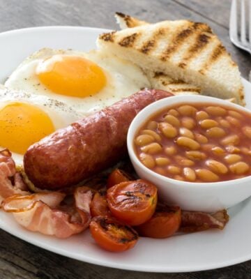 An English breakfast fry up which features sausages and eggs