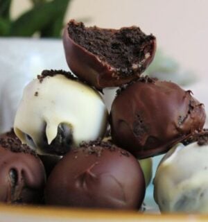 A pile of dark and white 3-ingredient vegan Oreo balls