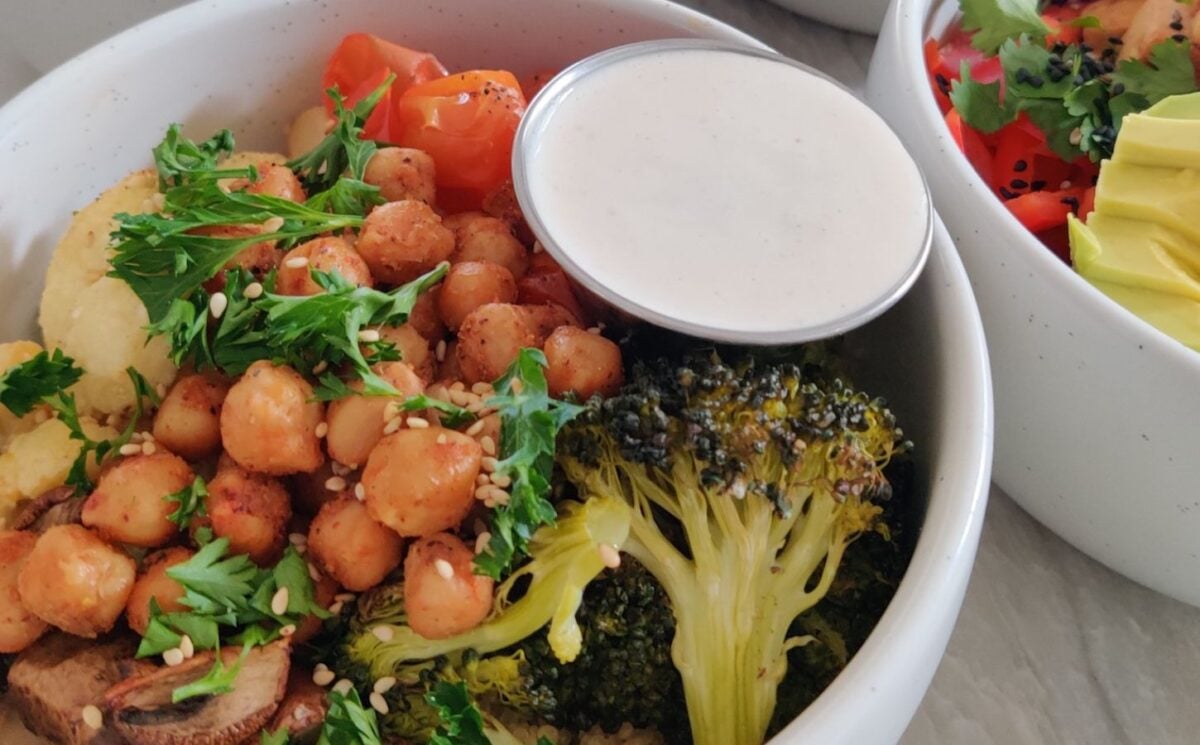 a picture of a gluten-free, high-protein, vegan quinoa power bowl with roasted veggies, quinoa, and chickpeas perfect for vegan power bowl recipes