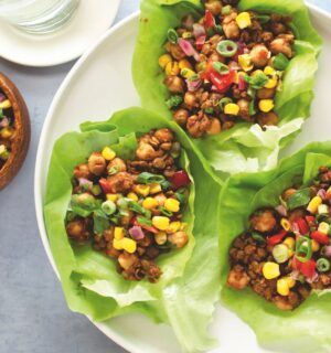 chickpea and veggie pita pockets with bell pepper and spinach