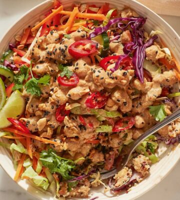 satay chickpea and quinoa salad with veggies and lime