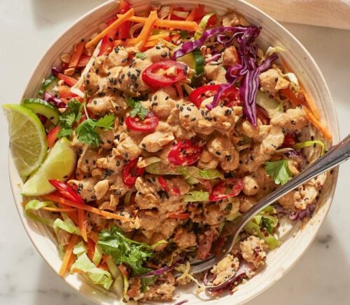 satay chickpea and quinoa salad with veggies and lime
