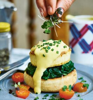 tofu benedict with spinach and vegan Hollandaise sauce