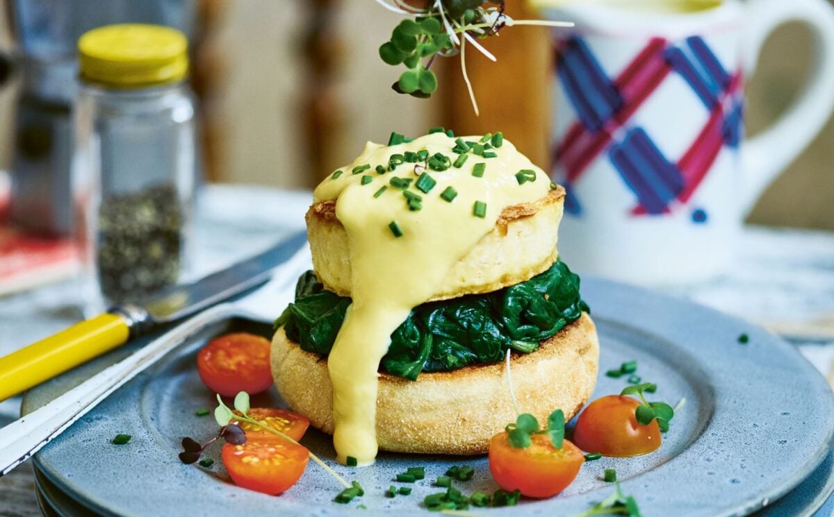 2025 plant-based breakfast ideas with an appealing egg-free tofu benedict
