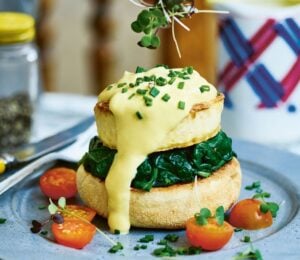 2025 plant-based breakfast ideas with an appealing egg-free tofu benedict