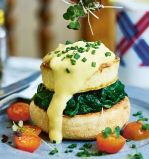 2025 plant-based breakfast ideas with an appealing egg-free tofu benedict