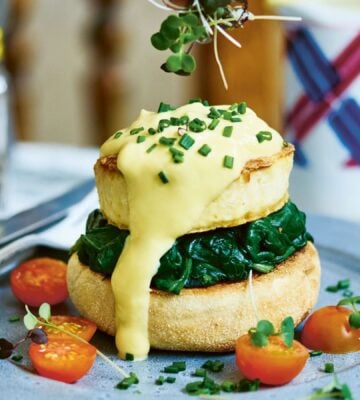 2025 plant-based breakfast ideas with an appealing egg-free tofu benedict