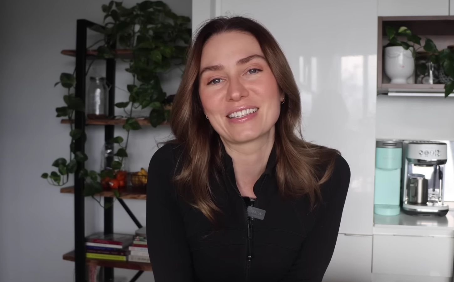 Jennifer Lawrence at Cashews and Carrots showing us plant-based gluten-free meals