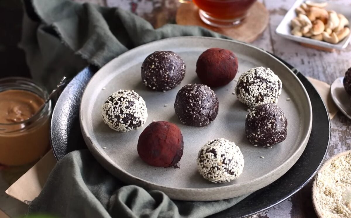 cocoa and date energy balls as part of vegan snacks that help you sleep