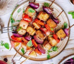 Tofu apple skewers, a vegan BBQ dish
