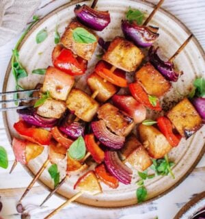 Tofu apple skewers, a vegan BBQ dish