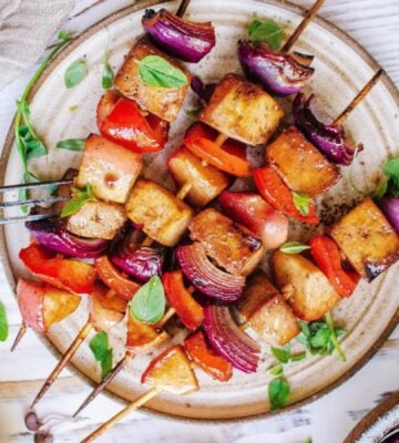 Tofu apple skewers, a vegan BBQ dish