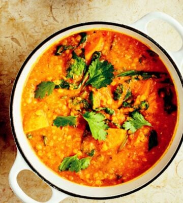 a tomato and coconut chickpea curry with flatbreads