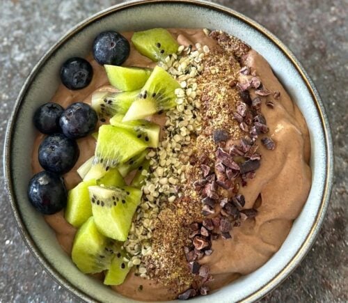 A vegan chocolate smoothie bowl featuring fresh fruit
