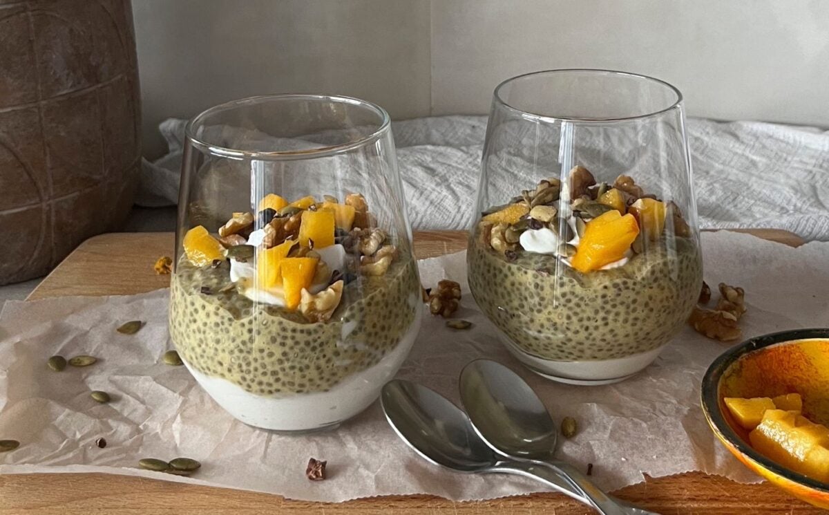 vegan chia seed pudding recipe made with nectarines, oat milk, chia seeds, vegan yogurt, and toppings for vegan summer breakfast ideas