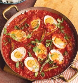 Rougaille Dizef or eggs in tomato sauce with steamy rice