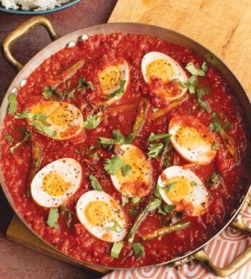 Rougaille Dizef or eggs in tomato sauce with steamy rice