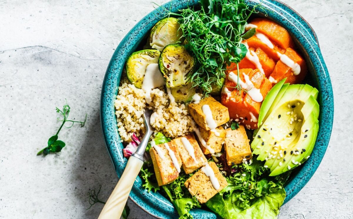 A healthy plant-based buddha bowl, part of a healthy vegan meal plan