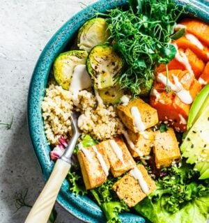 A healthy plant-based buddha bowl, part of a healthy vegan meal plan