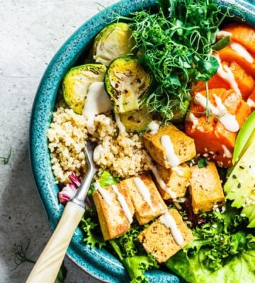 A healthy plant-based buddha bowl, part of a healthy vegan meal plan