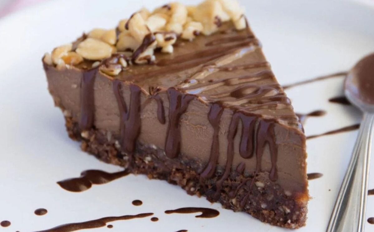 A vegan chocolate cheesecake made with avocados for dairy-free vegan cheesecake recipes