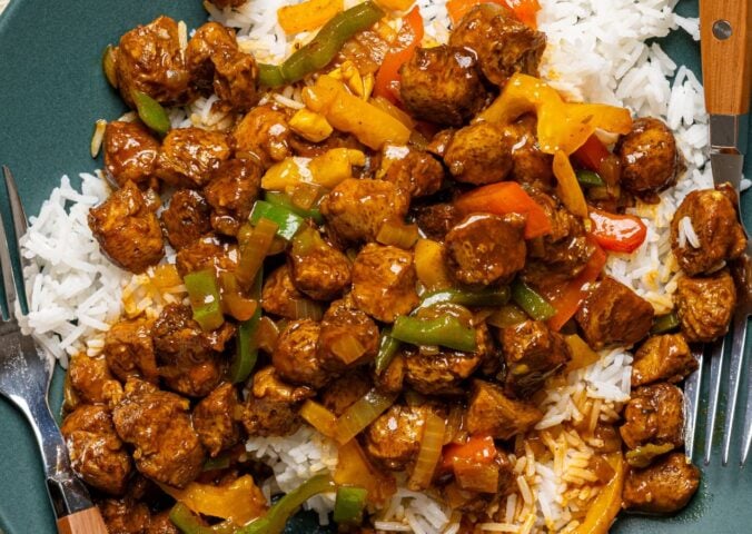 island gravy with veggie chunks made with bell pepper and soy chunks