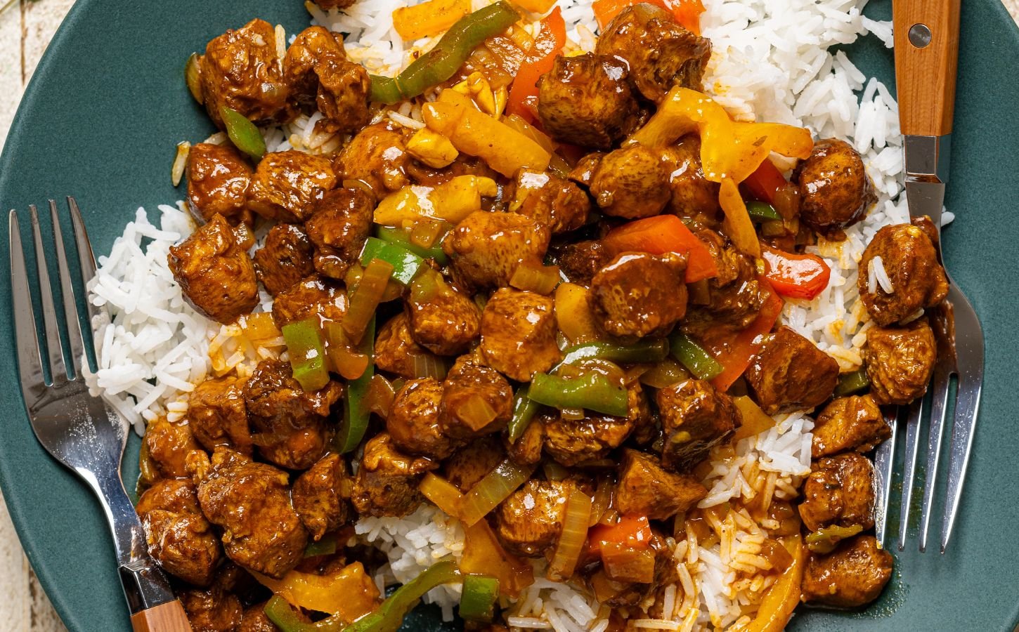 island gravy with veggie chunks made with bell pepper and soy chunks
