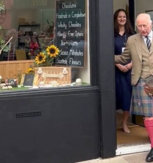 Photo shows King Charles and Fetcha Chocolates founder Fiona McArthur in the doorway of the shop
