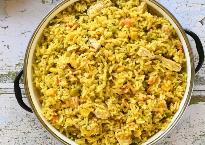 fluffy and golden quick vegan chickeny rice made in one pot