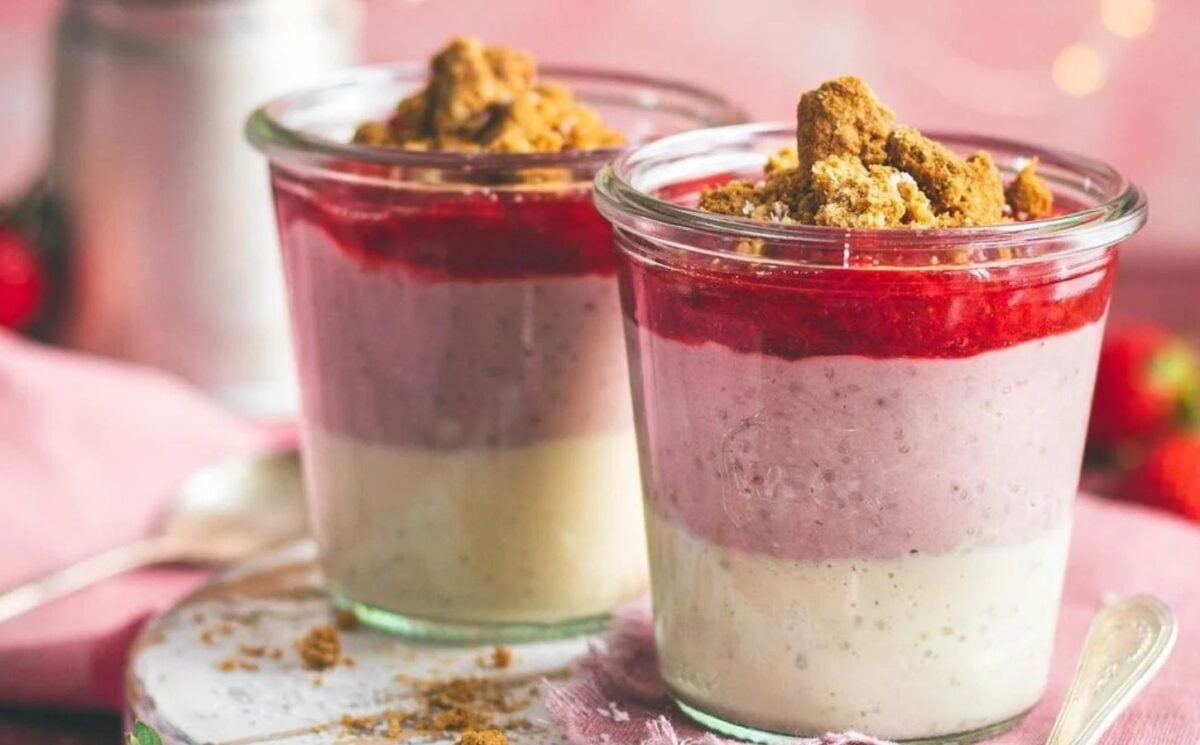 high-protein dessert recipes chia cheesecake pots with strawberry